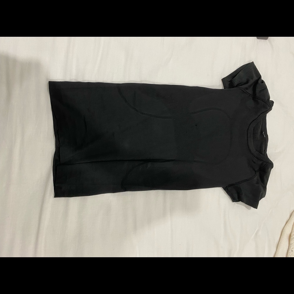 Lulu lemon t shirt